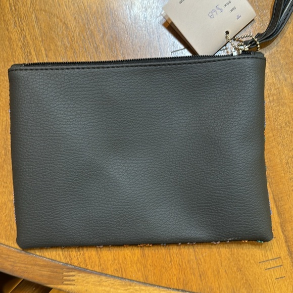 - NWT Palestinian embroidery clutch ๐๐๐ - Picture 3 of 5